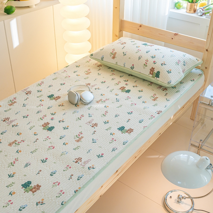 91家纺网 家纺一手货源 找家纺  （提供买家秀 爆款花型 不断货）2025新款小清新印花全棉床盖学生床盖套件-跑量款 秘密花园