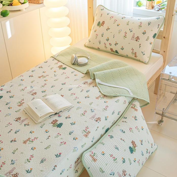 91家纺网 家纺一手货源 找家纺  （提供买家秀 爆款花型 不断货）2025新款小清新印花全棉床盖学生床盖套件-跑量款 秘密花园