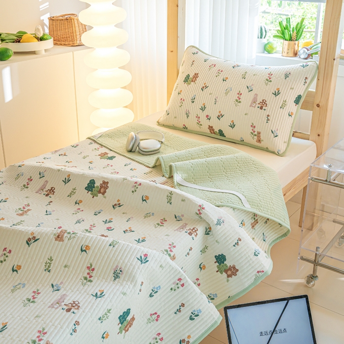 91家纺网 家纺一手货源 找家纺  （提供买家秀 爆款花型 不断货）2025新款小清新印花全棉床盖学生床盖套件-跑量款 秘密花园