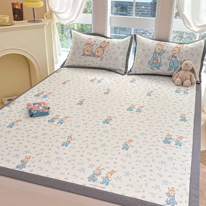 91家纺网 家纺一手货源 找家纺 Sweet dreams甜梦 2025新款数码印花凉感豆豆软席凉席席子系列-小版 花纹兔