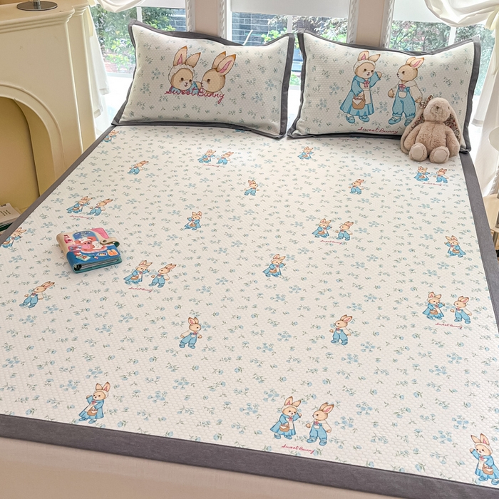 91家纺网 家纺一手货源 找家纺 Sweet dreams甜梦 2025新款数码印花凉感豆豆软席凉席席子系列-小版 花纹兔