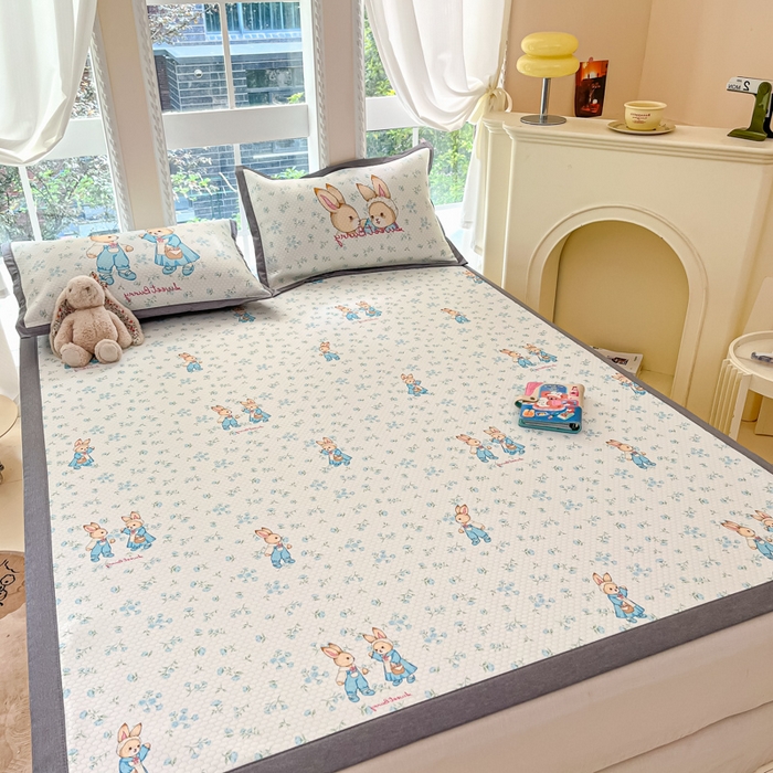 91家纺网 家纺一手货源 找家纺 Sweet dreams甜梦 2025新款数码印花凉感豆豆软席凉席席子系列-小版 花纹兔