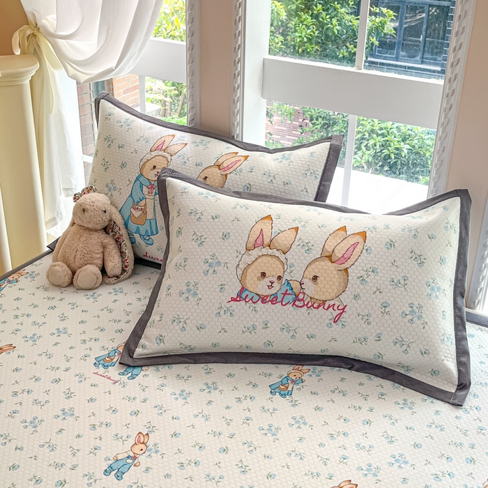 91家纺网 家纺一手货源 找家纺 Sweet dreams甜梦 2025新款数码印花凉感豆豆软席凉席席子系列-小版 花纹兔