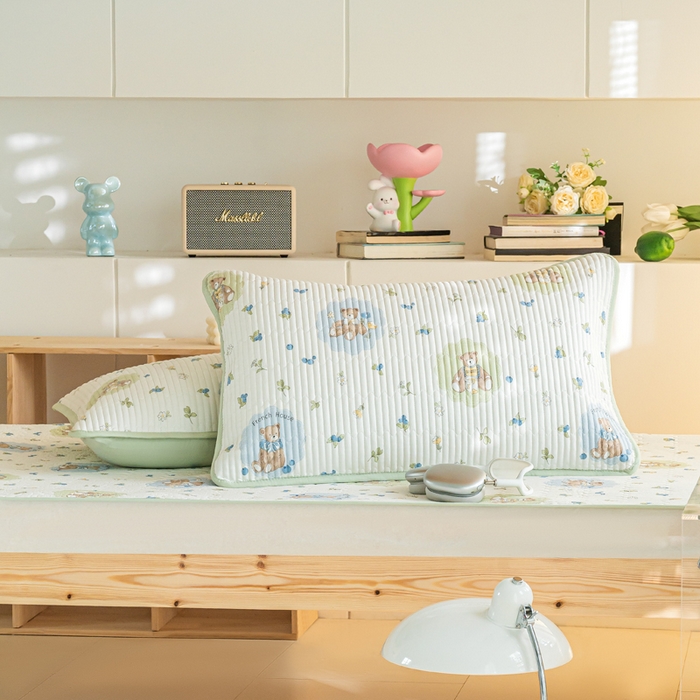 91家纺网 家纺一手货源 找家纺  （提供买家秀 爆款花型 不断货）2025新款小清新印花全棉床盖学生床盖套件-跑量款 蜜罐熊