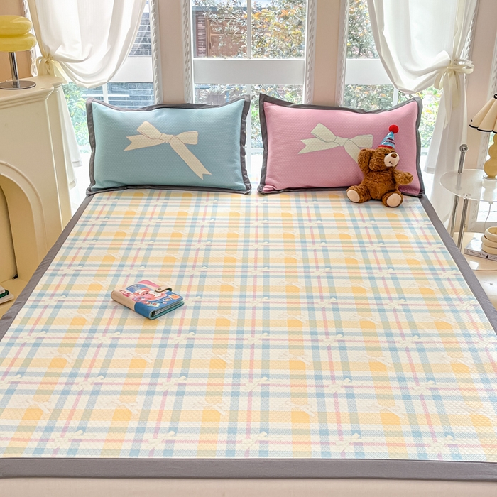 91家纺网 家纺一手货源 找家纺 Sweet dreams甜梦 2025新款数码印花凉感豆豆软席凉席席子系列-小版 黄格子