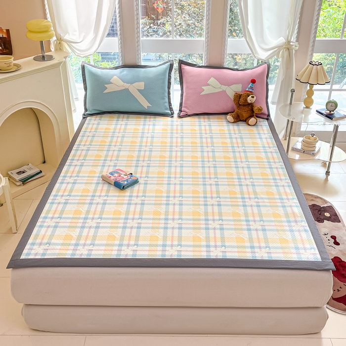 91家纺网 家纺一手货源 找家纺 Sweet dreams甜梦 2025新款数码印花凉感豆豆软席凉席席子系列-小版 黄格子