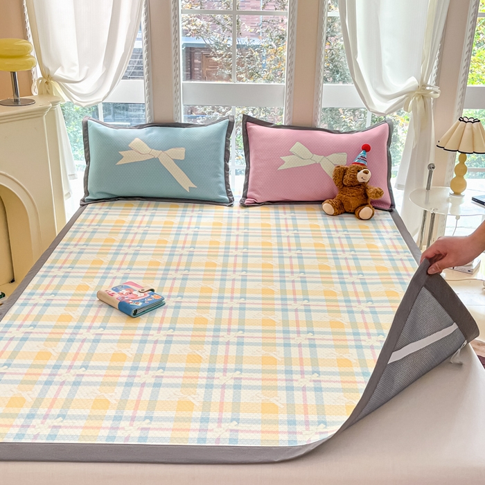 91家纺网 家纺一手货源 找家纺 Sweet dreams甜梦 2025新款数码印花凉感豆豆软席凉席席子系列-小版 黄格子