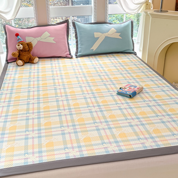 91家纺网 家纺一手货源 找家纺 Sweet dreams甜梦 2025新款数码印花凉感豆豆软席凉席席子系列-小版 黄格子