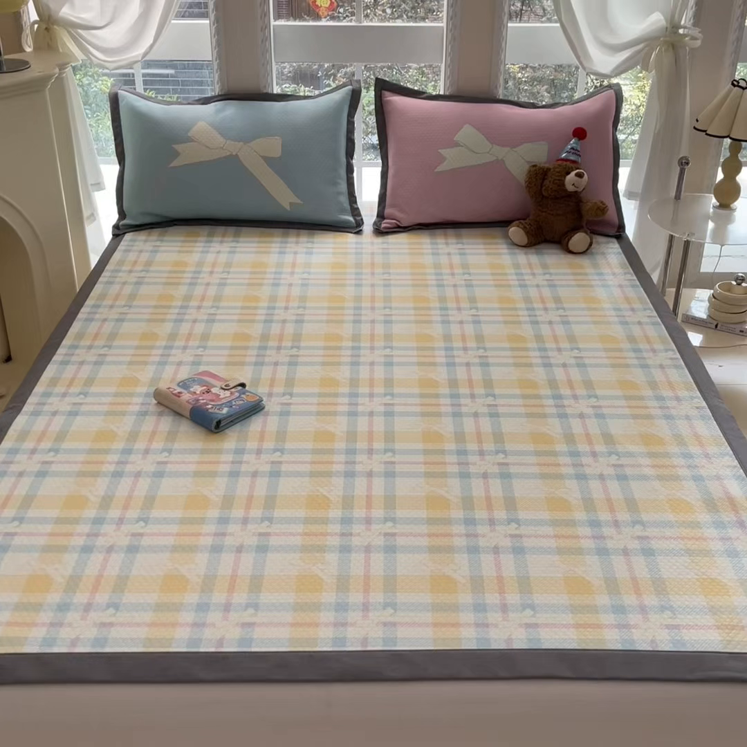 91家纺网 家纺一手货源 找家纺 Sweet dreams甜梦 2025新款数码印花凉感豆豆软席凉席席子系列-小版 黄格子