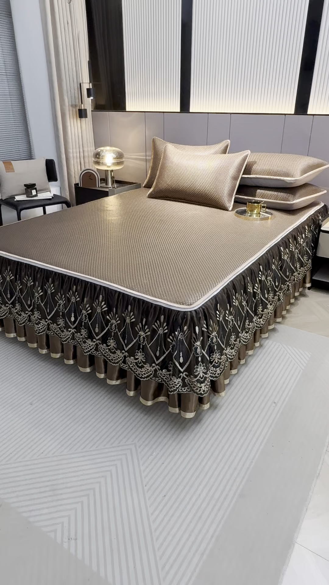 91家纺网 家纺一手货源 找家纺 罗艺轩 2025新款可拆卸床笠式床裙凉感冰丝藤席三件套-爱星海 爱星海-摩卡棕