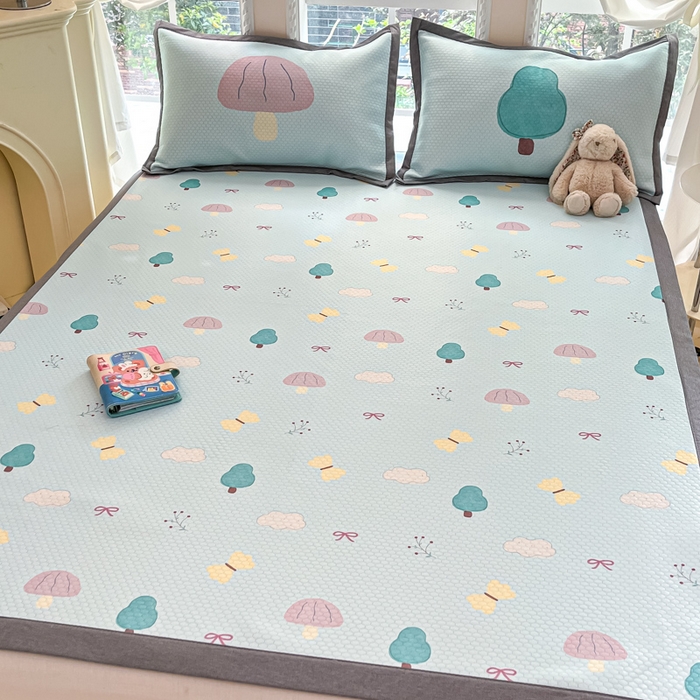 91家纺网 家纺一手货源 找家纺 Sweet dreams甜梦 2025新款数码印花凉感豆豆软席凉席席子系列-小版 小森林