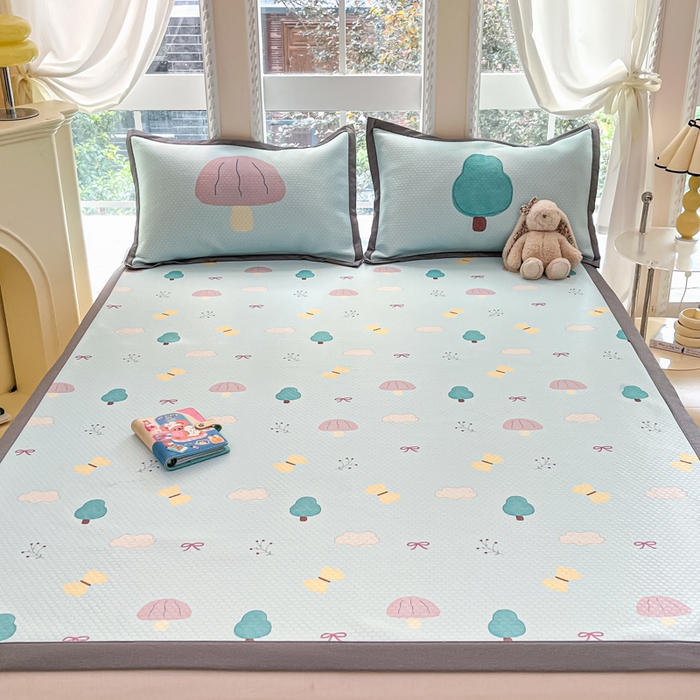 91家纺网 家纺一手货源 找家纺 Sweet dreams甜梦 2025新款数码印花凉感豆豆软席凉席席子系列-小版 小森林