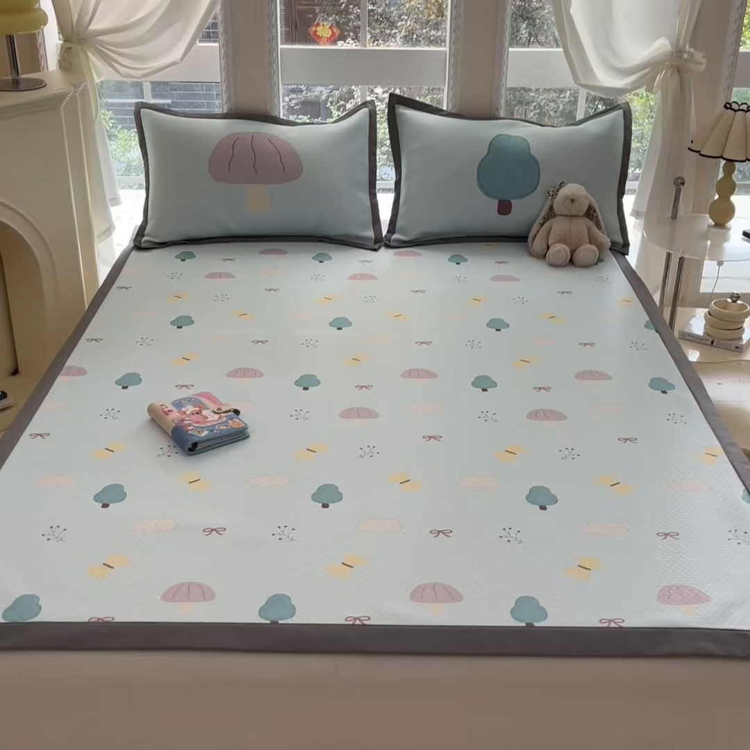 91家纺网 家纺一手货源 找家纺 Sweet dreams甜梦 2025新款数码印花凉感豆豆软席凉席席子系列-小版 小森林