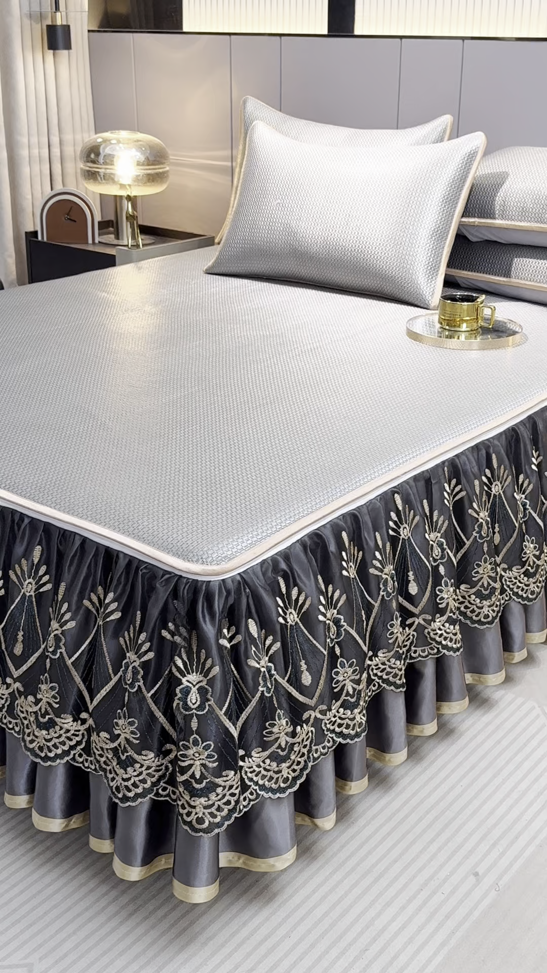 91家纺网 家纺一手货源 找家纺 罗艺轩 2025新款可拆卸床笠式床裙凉感冰丝藤席三件套-爱星海 爱星海-绅士灰