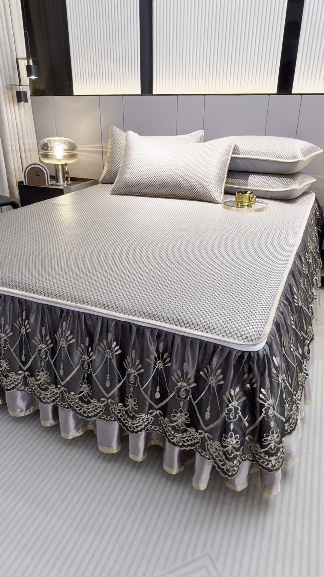 91家纺网 家纺一手货源 找家纺 罗艺轩 2025新款可拆卸床笠式床裙凉感冰丝藤席三件套-爱星海 爱星海-糖咖色