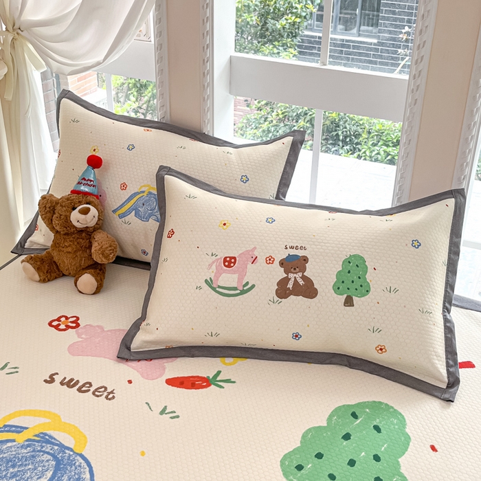 91家纺网 家纺一手货源 找家纺 Sweet dreams甜梦 2025新款数码印花凉感豆豆软席凉席席子系列-大版 动物乐园