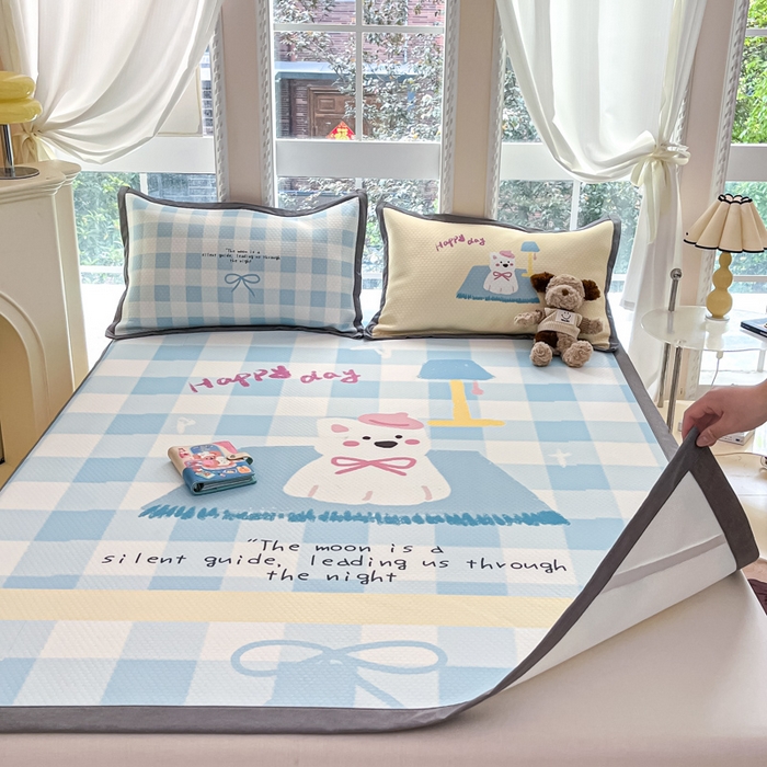 91家纺网 家纺一手货源 找家纺 Sweet dreams甜梦 2025新款数码印花凉感豆豆软席凉席席子系列-大版 格子小狗