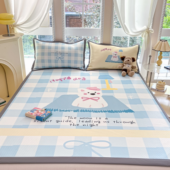 91家纺网 家纺一手货源 找家纺 Sweet dreams甜梦 2025新款数码印花凉感豆豆软席凉席席子系列-大版 格子小狗