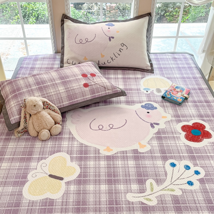 91家纺网 家纺一手货源 找家纺 Sweet dreams甜梦 2025新款数码印花凉感豆豆软席凉席席子系列-大版 格子小鸡