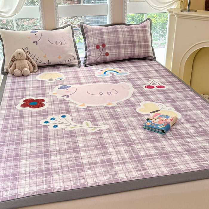 91家纺网 家纺一手货源 找家纺 Sweet dreams甜梦 2025新款数码印花凉感豆豆软席凉席席子系列-大版 格子小鸡