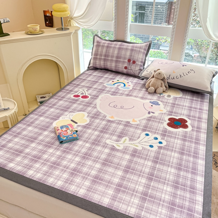 91家纺网 家纺一手货源 找家纺 Sweet dreams甜梦 2025新款数码印花凉感豆豆软席凉席席子系列-大版 格子小鸡