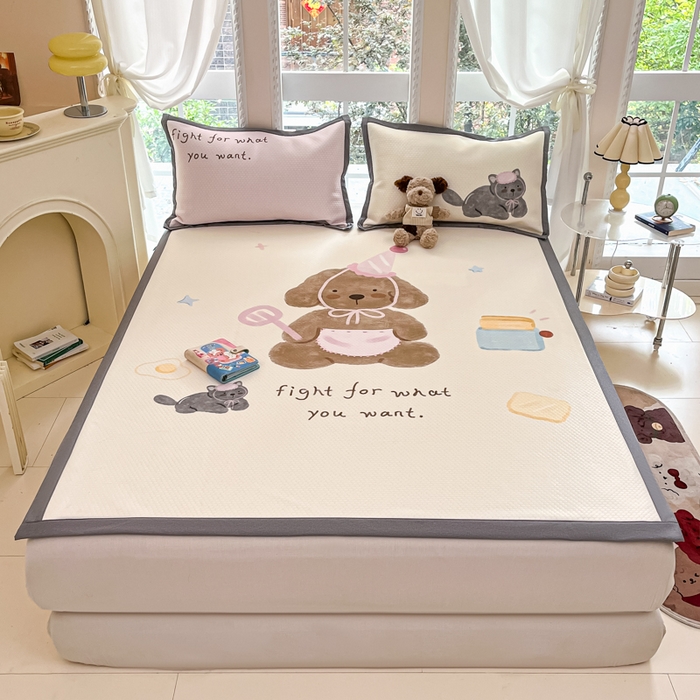 91家纺网 家纺一手货源 找家纺 Sweet dreams甜梦 2025新款数码印花凉感豆豆软席凉席席子系列-大版 狗狗的早餐