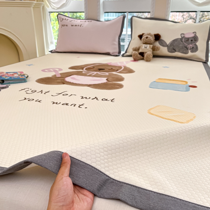 91家纺网 家纺一手货源 找家纺 Sweet dreams甜梦 2025新款数码印花凉感豆豆软席凉席席子系列-大版 狗狗的早餐