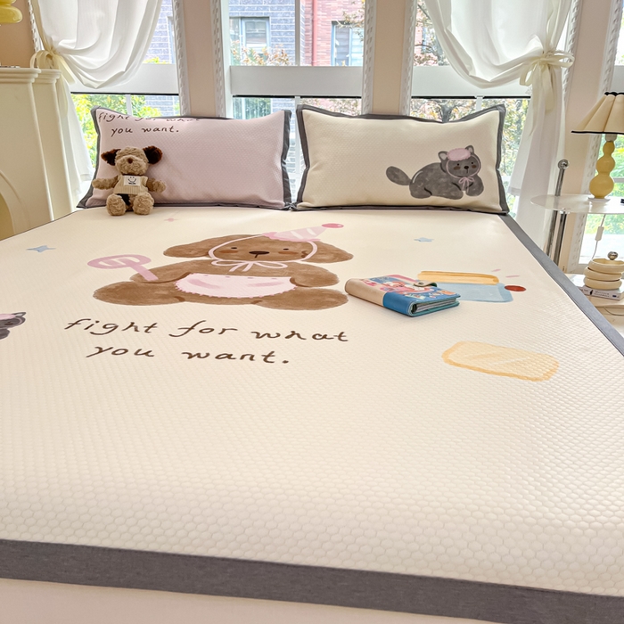 91家纺网 家纺一手货源 找家纺 Sweet dreams甜梦 2025新款数码印花凉感豆豆软席凉席席子系列-大版 狗狗的早餐