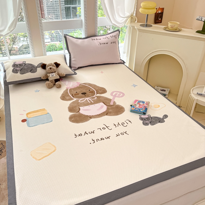 91家纺网 家纺一手货源 找家纺 Sweet dreams甜梦 2025新款数码印花凉感豆豆软席凉席席子系列-大版 狗狗的早餐