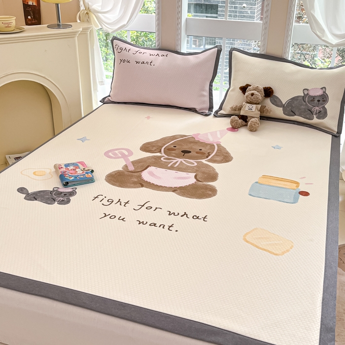 91家纺网 家纺一手货源 找家纺 Sweet dreams甜梦 2025新款数码印花凉感豆豆软席凉席席子系列-大版 狗狗的早餐