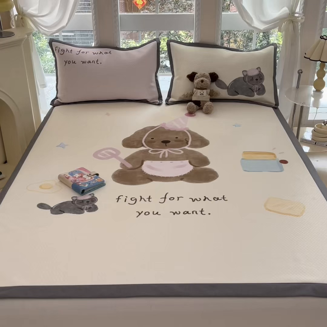 91家纺网 家纺一手货源 找家纺 Sweet dreams甜梦 2025新款数码印花凉感豆豆软席凉席席子系列-大版 狗狗的早餐