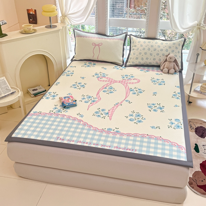 91家纺网 家纺一手货源 找家纺 Sweet dreams甜梦 2025新款数码印花凉感豆豆软席凉席席子系列-大版 花花蝴蝶结