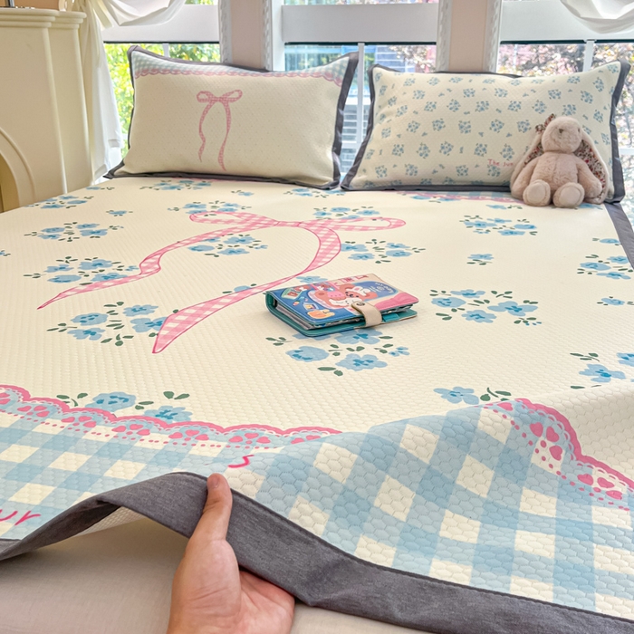 91家纺网 家纺一手货源 找家纺 Sweet dreams甜梦 2025新款数码印花凉感豆豆软席凉席席子系列-大版 花花蝴蝶结