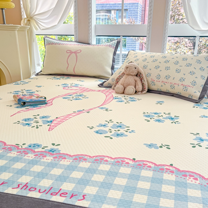 91家纺网 家纺一手货源 找家纺 Sweet dreams甜梦 2025新款数码印花凉感豆豆软席凉席席子系列-大版 花花蝴蝶结