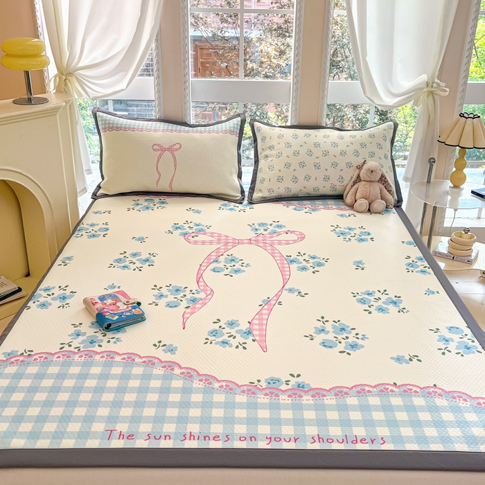 91家纺网 家纺一手货源 找家纺 Sweet dreams甜梦 2025新款数码印花凉感豆豆软席凉席席子系列-大版 花花蝴蝶结