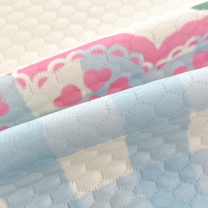 91家纺网 家纺一手货源 找家纺 Sweet dreams甜梦 2025新款数码印花凉感豆豆软席凉席席子系列-大版 花花蝴蝶结
