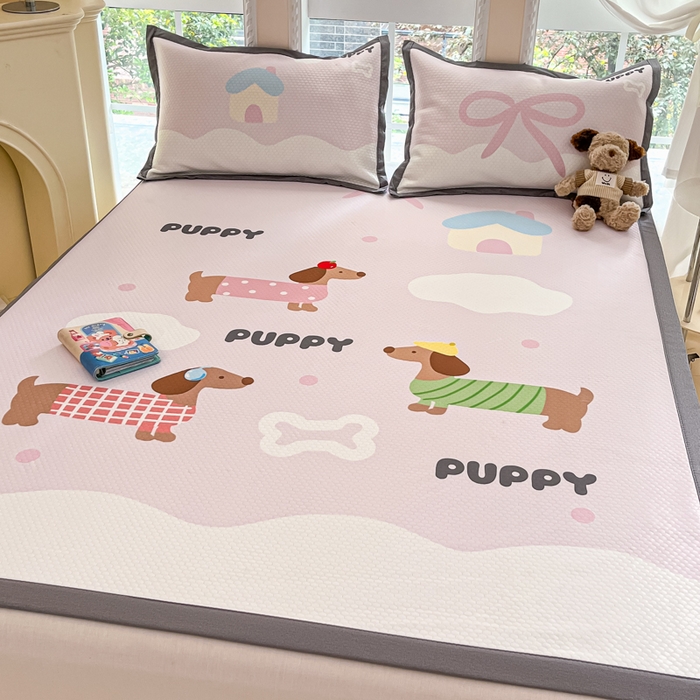 91家纺网 家纺一手货源 找家纺 Sweet dreams甜梦 2025新款数码印花凉感豆豆软席凉席席子系列-大版 腊肠狗