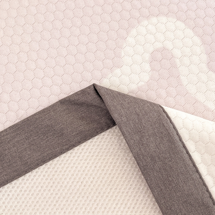 91家纺网 家纺一手货源 找家纺 Sweet dreams甜梦 2025新款数码印花凉感豆豆软席凉席席子系列-大版 腊肠狗