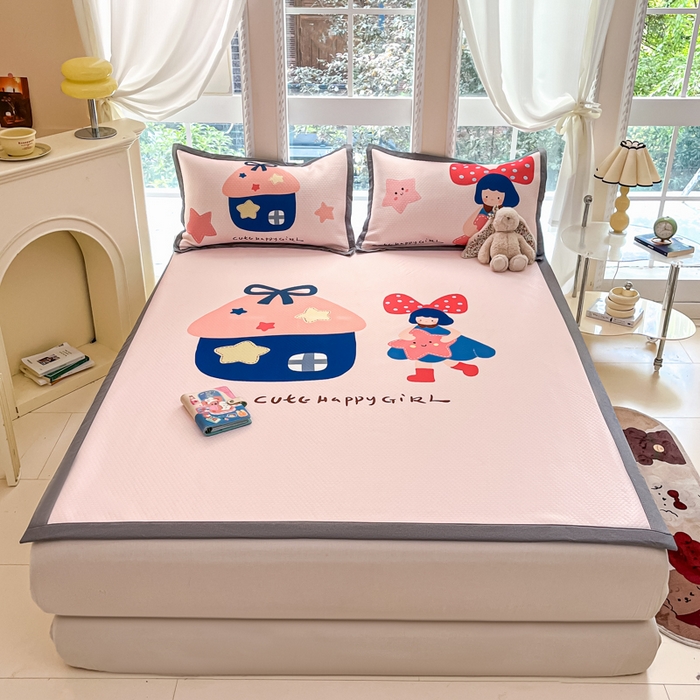 91家纺网 家纺一手货源 找家纺 Sweet dreams甜梦 2025新款数码印花凉感豆豆软席凉席席子系列-大版 蘑菇小姑娘