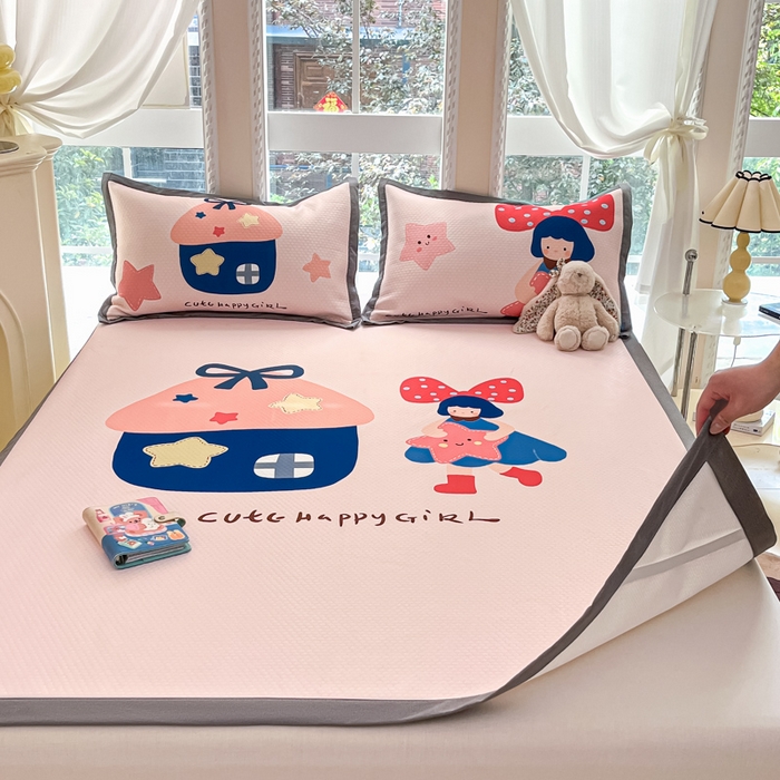 91家纺网 家纺一手货源 找家纺 Sweet dreams甜梦 2025新款数码印花凉感豆豆软席凉席席子系列-大版 蘑菇小姑娘