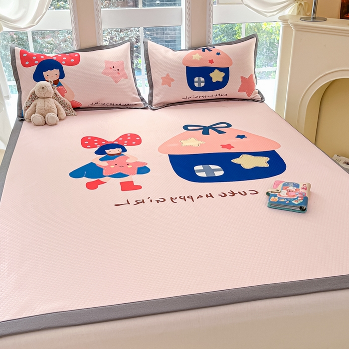 91家纺网 家纺一手货源 找家纺 Sweet dreams甜梦 2025新款数码印花凉感豆豆软席凉席席子系列-大版 蘑菇小姑娘