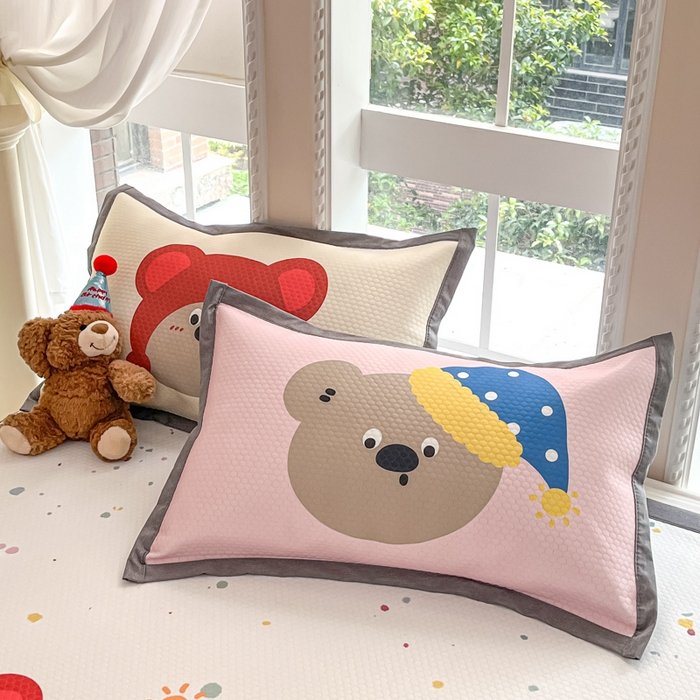 91家纺网 家纺一手货源 找家纺 Sweet dreams甜梦 2025新款数码印花凉感豆豆软席凉席席子系列-大版 三只小熊