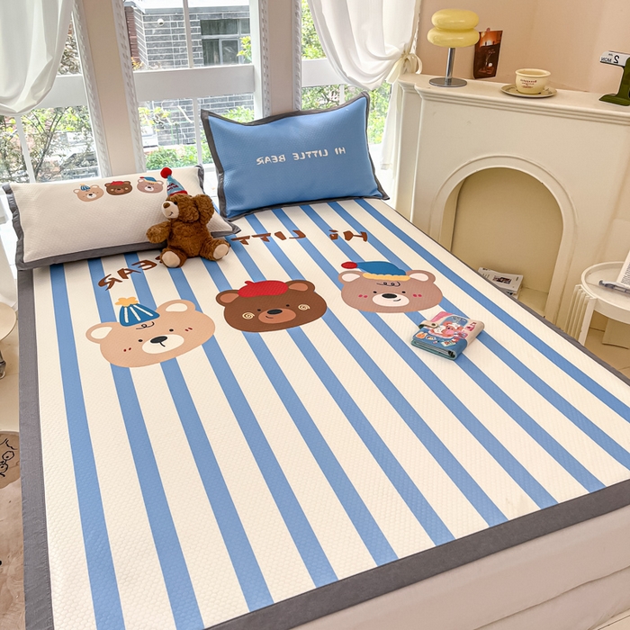 91家纺网 家纺一手货源 找家纺 Sweet dreams甜梦 2025新款数码印花凉感豆豆软席凉席席子系列-大版 条纹熊熊