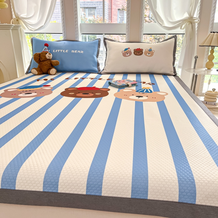 91家纺网 家纺一手货源 找家纺 Sweet dreams甜梦 2025新款数码印花凉感豆豆软席凉席席子系列-大版 条纹熊熊