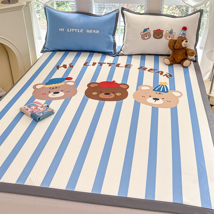 91家纺网 家纺一手货源 找家纺 Sweet dreams甜梦 2025新款数码印花凉感豆豆软席凉席席子系列-大版 条纹熊熊