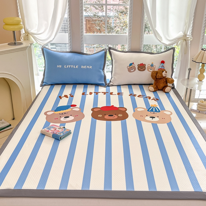 91家纺网 家纺一手货源 找家纺 Sweet dreams甜梦 2025新款数码印花凉感豆豆软席凉席席子系列-大版 条纹熊熊