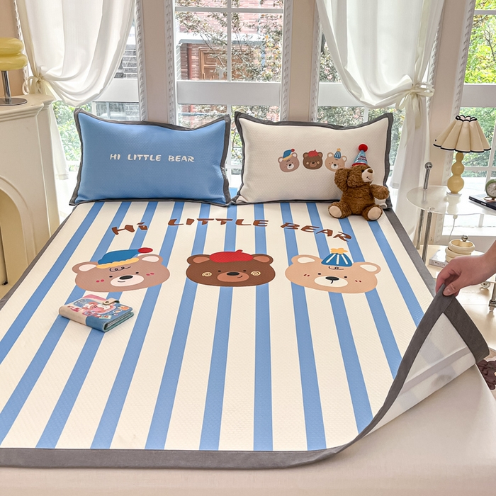 91家纺网 家纺一手货源 找家纺 Sweet dreams甜梦 2025新款数码印花凉感豆豆软席凉席席子系列-大版 条纹熊熊