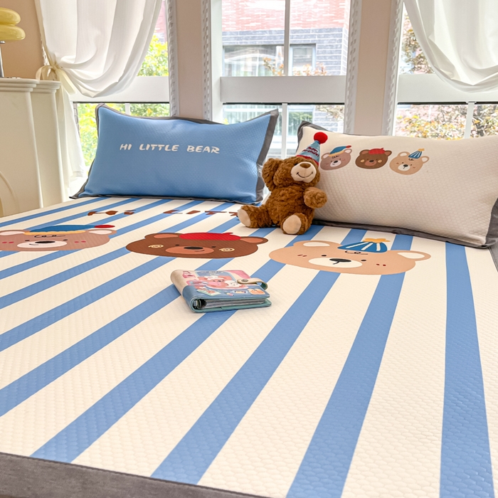 91家纺网 家纺一手货源 找家纺 Sweet dreams甜梦 2025新款数码印花凉感豆豆软席凉席席子系列-大版 条纹熊熊
