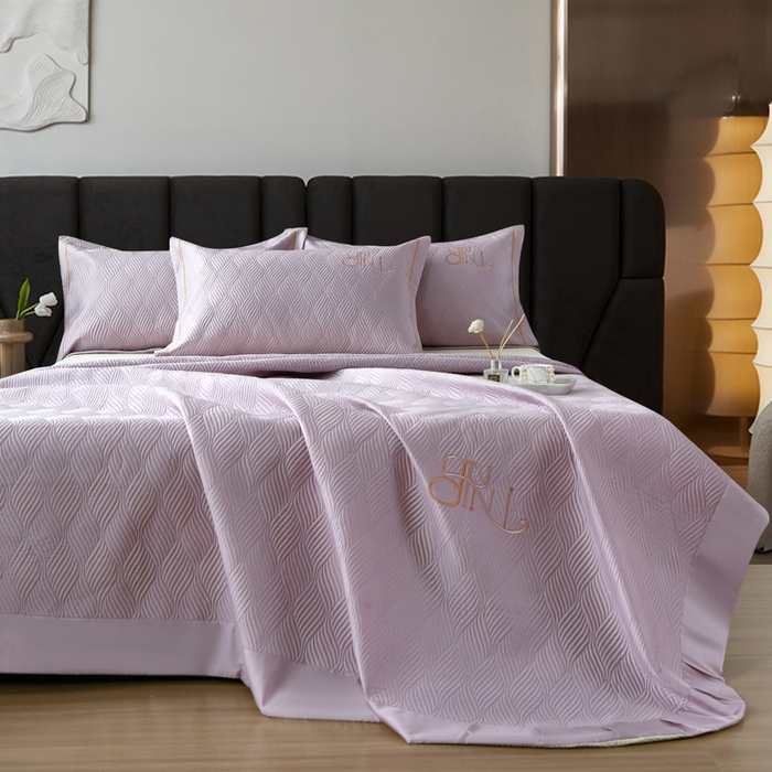 91家纺网 家纺一手货源 找家纺 OL家纺 2025新款60S兰精天丝带刺绣防滑床盖 香芋紫