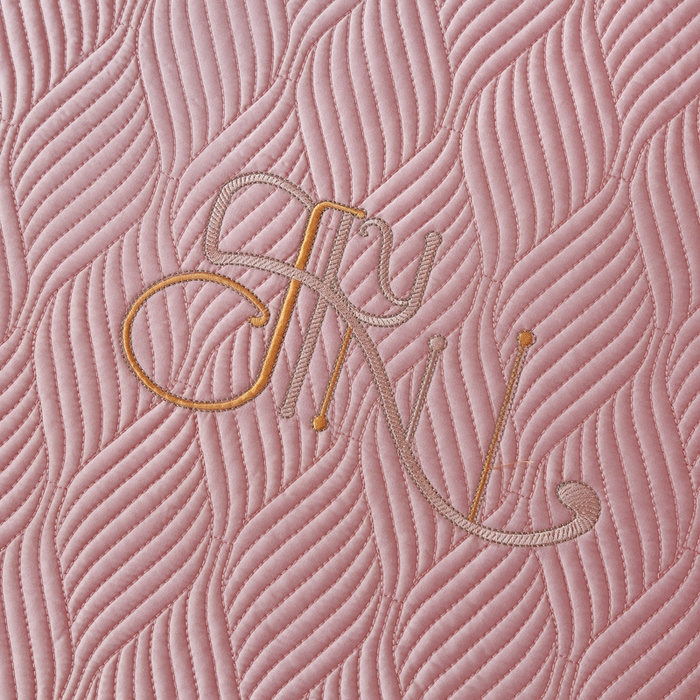 91家纺网 家纺一手货源 找家纺 OL家纺 2025新款60S兰精天丝带刺绣防滑床盖 豆沙